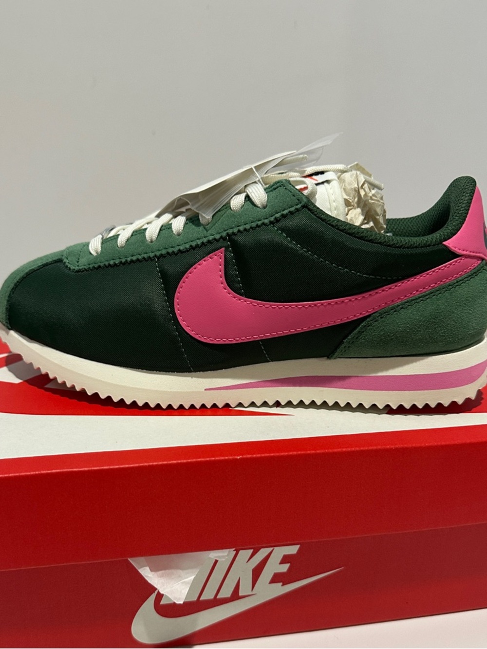 NWT Nike Cortez Women's Dark Green with Pink Swoosh Retro Runner Sneakers 6.5